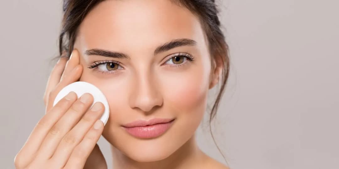 Skuteczne domowe sposoby na zmycie makijażu oczu bez chemii