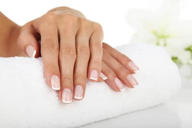 Jak wykonać french manicure - proste kroki do idealnych paznokci