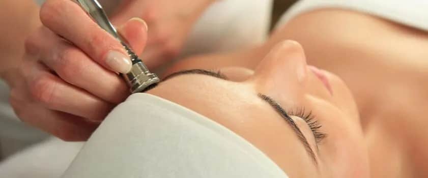 Jak długo utrzymuje się efekt po mikrodermabrazji? Odkryj prawdę!