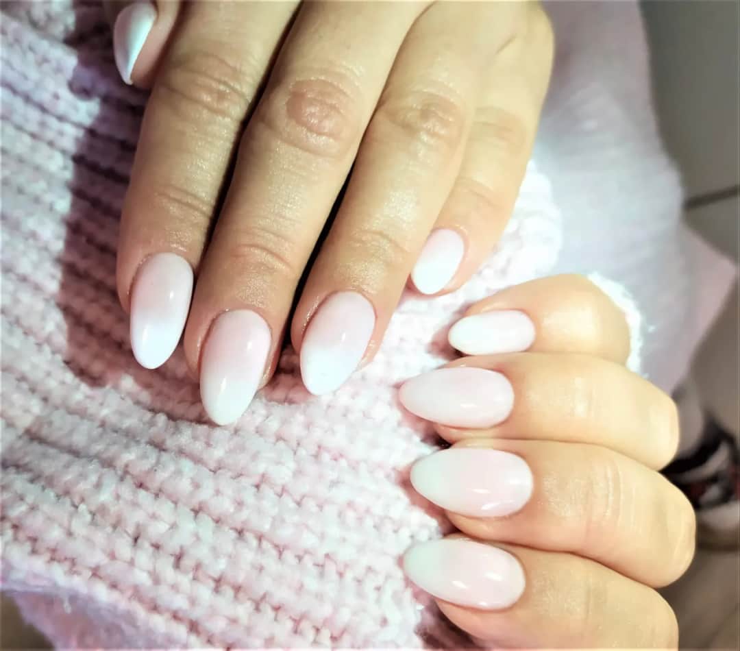 Manicure hybrydowy z nadbudową – co to jest i jakie ma zalety?