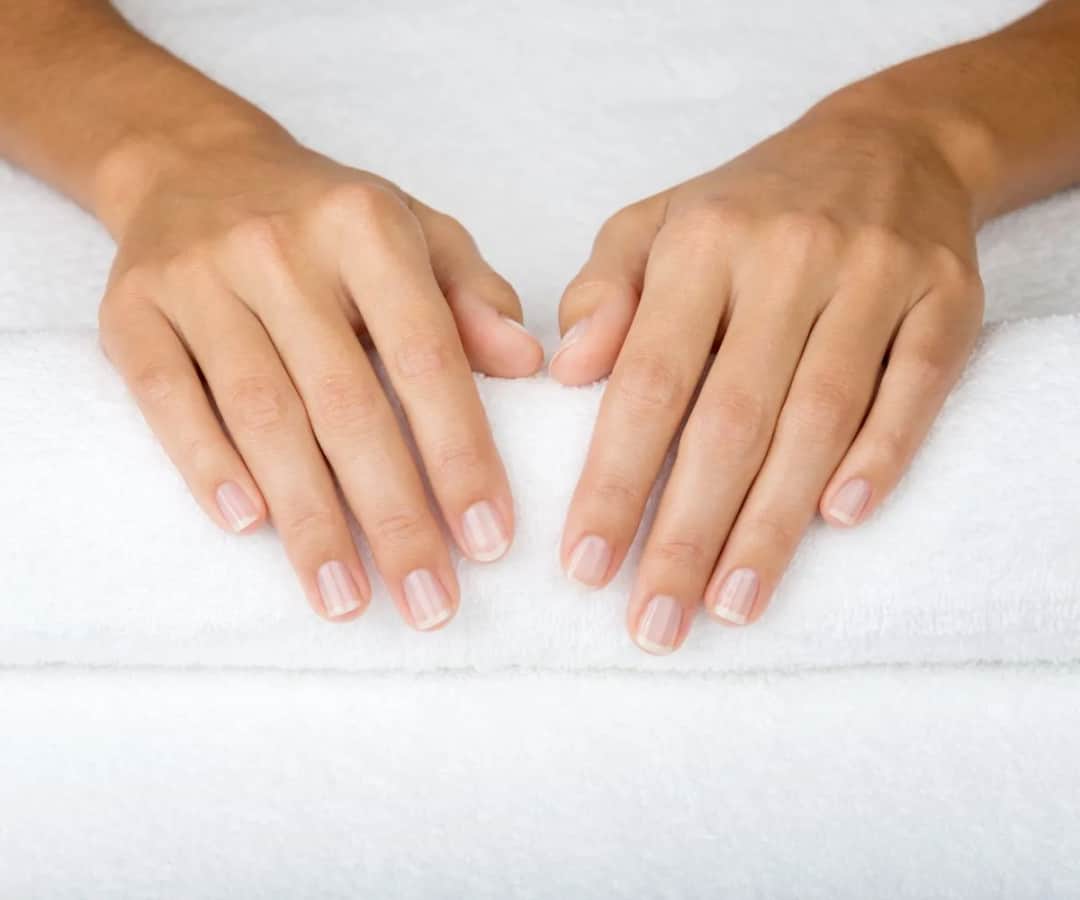 Jak zmyć manicure japoński bez uszkodzenia paznokci